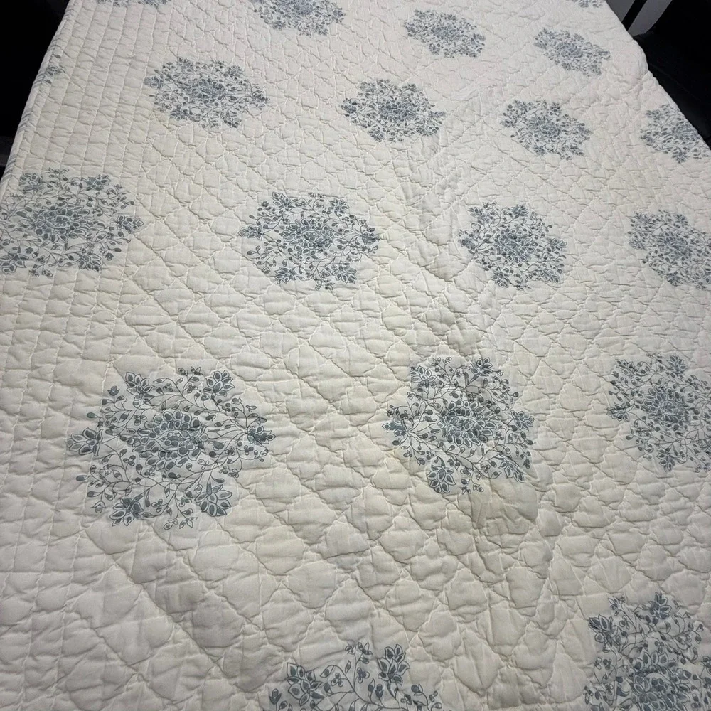 Pottery Barn Blue Floral Medallion Quilt Set King Reversible Cream 3pc